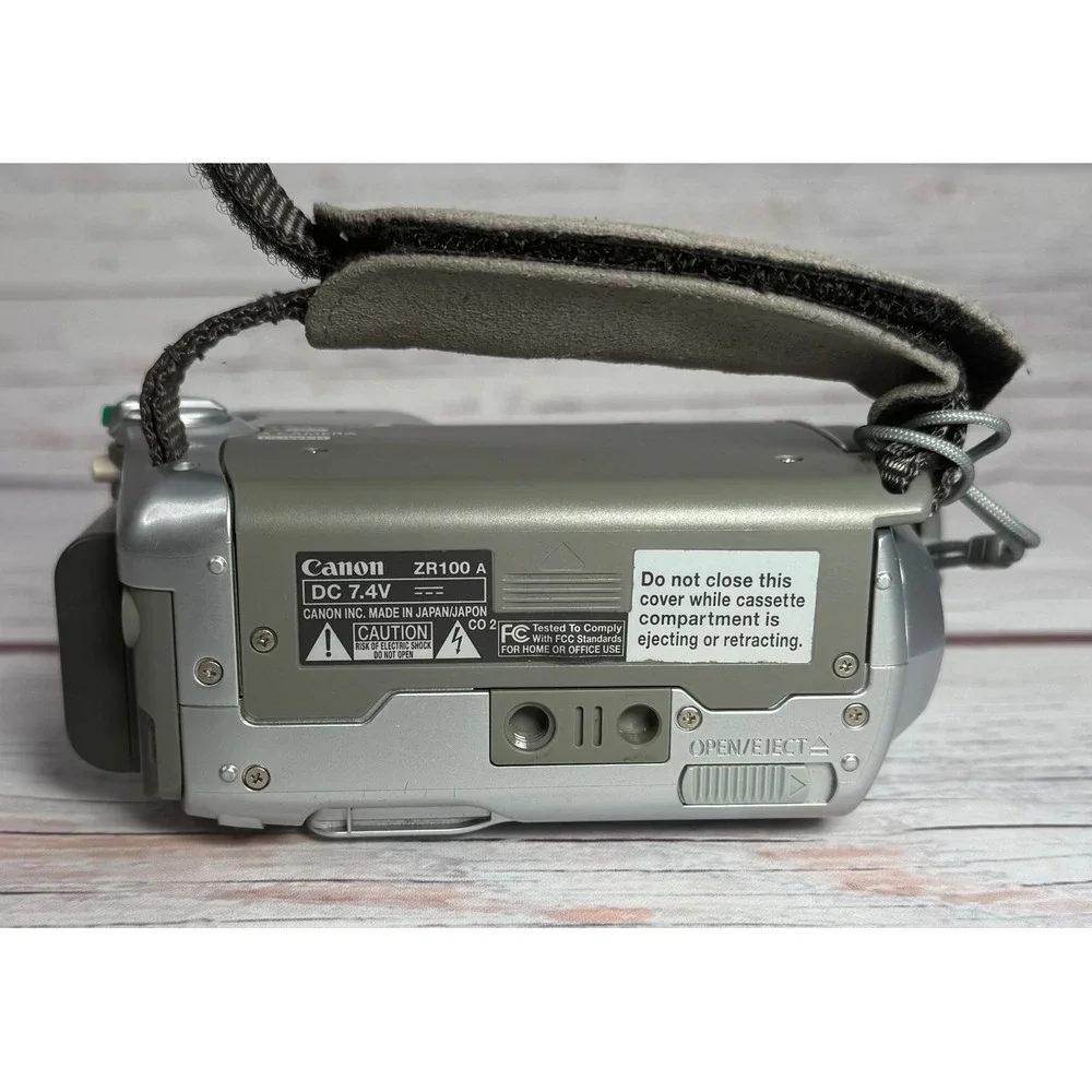 Canon ZR100 MiniDV Digital Video Camcorder Silver 20x Optical Zoom NTSC Handheld